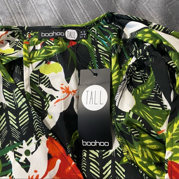 Leaf Print Tie Back Crop Top - Picture 7 of 8